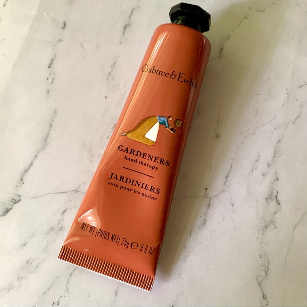 2/13$ CRABTREE & EVELYN - GARDENERS HAND THERAPY
0.68 each